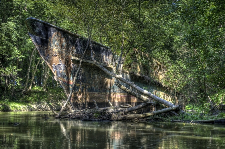 Kayaker Finds 110-Year-Old Ghost Ship in the Ohio River
