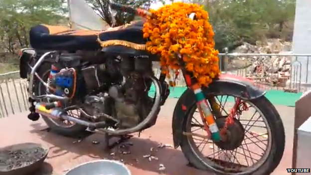 BBC News – India: Devotees pray for motorcycle ‘blessings’