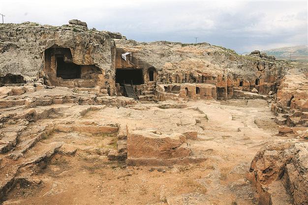 Ancient Anatolian sites abandoned to their fate