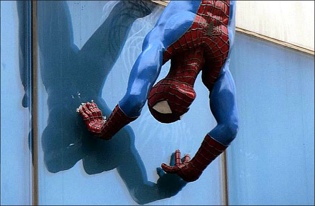NSFW Spider-Man statue removed after arousing complaints