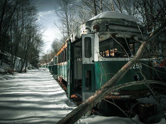 Urbex Photographer Discovers Eerie ‘Train Graveyard’ in North Carolina Forest