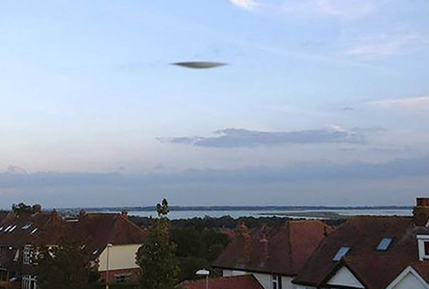 British Ministry Defence 18 more UFO files available (wait… isn’t that photo a hoax??)