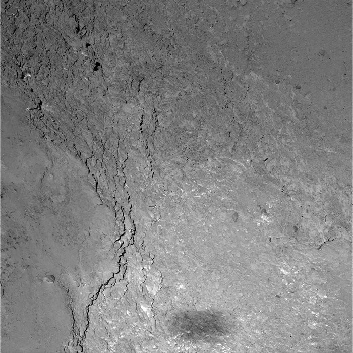 Rosetta glimpses its own shadow on comet 67P