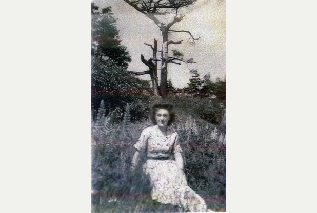 Report of a sighting of ghostly woman in a floral dress in Bretby