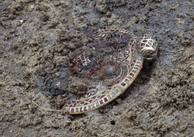 Anglo-Saxon pendant found in Norfolk field
